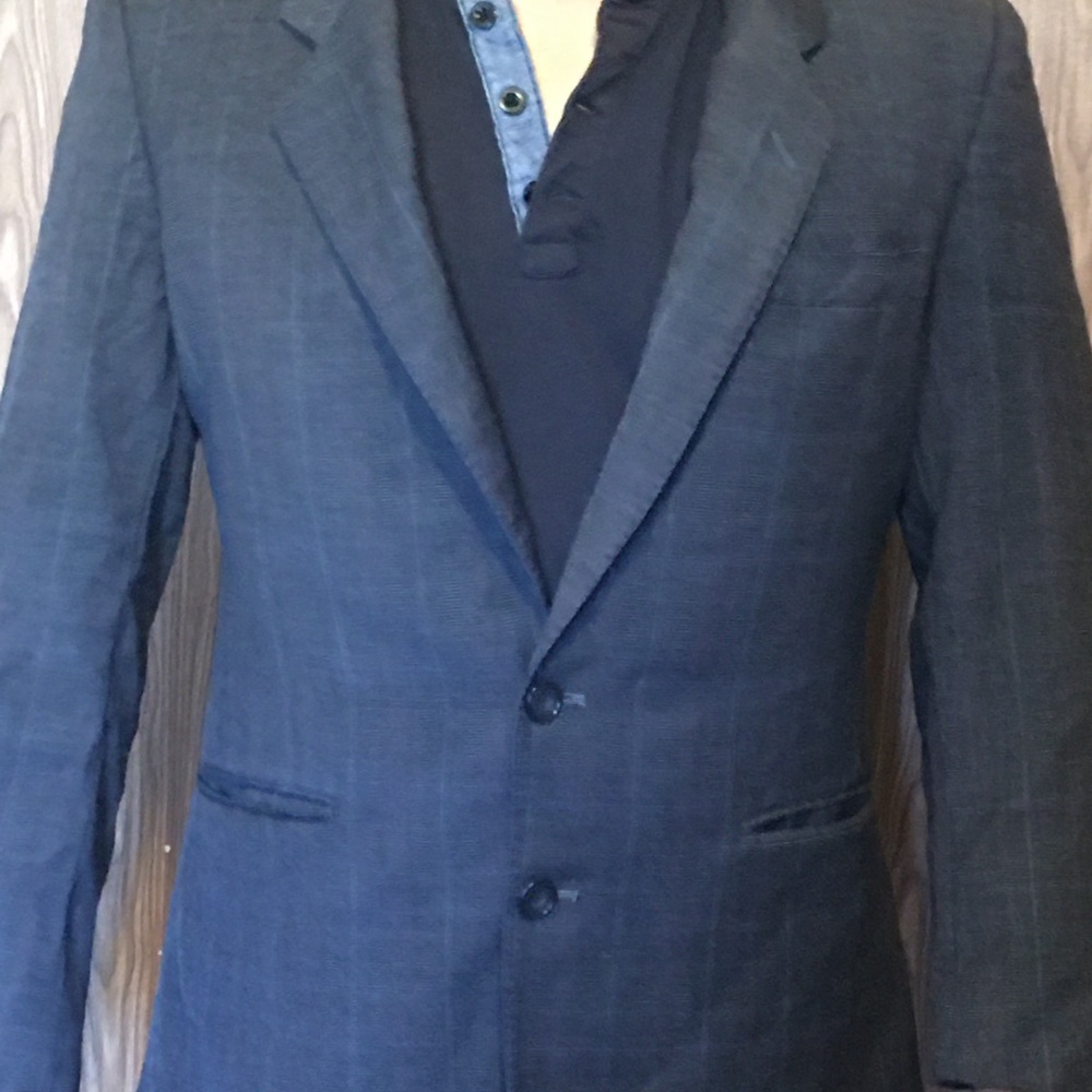 BANDO. It’s a men suit jacket - Picture 2 of 8